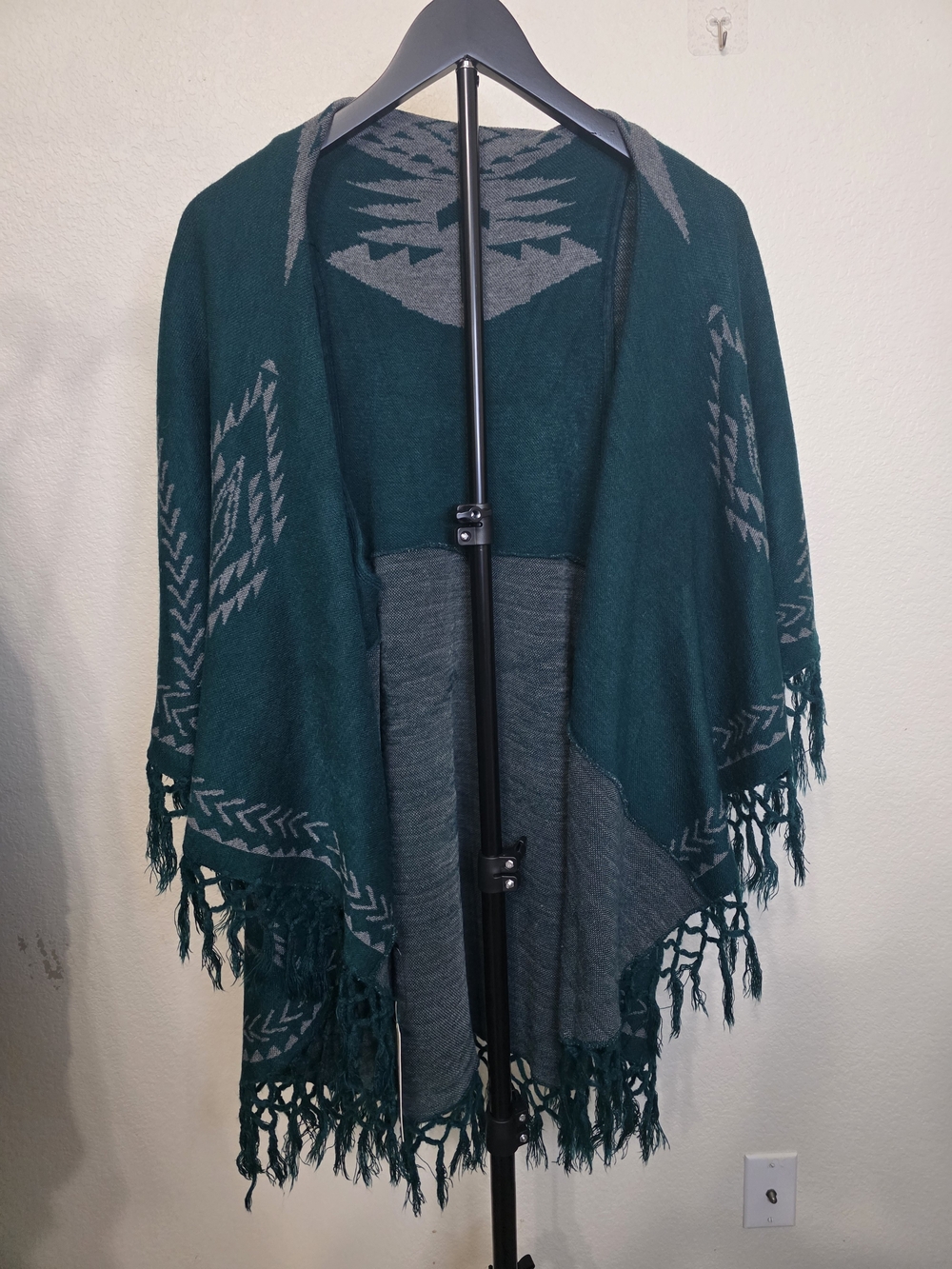NWT Teal Dark Green Aztec Patterned Open Front Poncho Wrap with Fringe